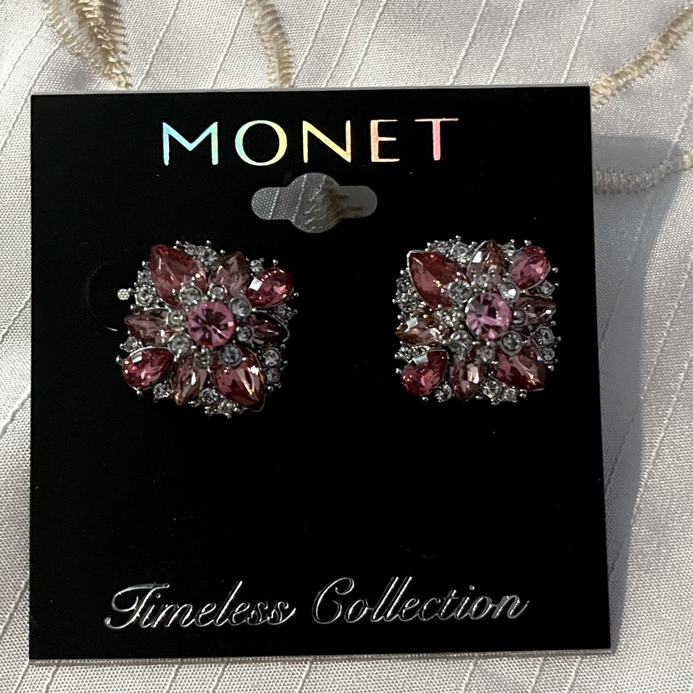 Pink/clear rhinestone earrings.